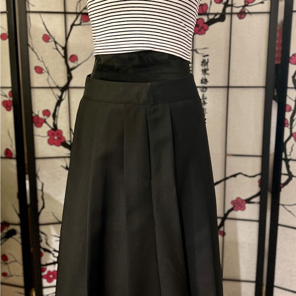 Black and White Striped Crop Top - Picture 4 of 4